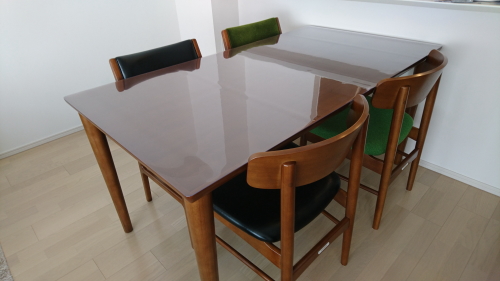 カリモク60のテーブルに透明マットを敷く事例 写真集 透明テーブルマットのユーザーレビュー