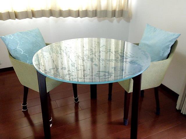 大理石やガラスのテーブルの傷防止に透明テーブルマットを敷いた事例 | 透明テーブルマットのユーザーレビュー