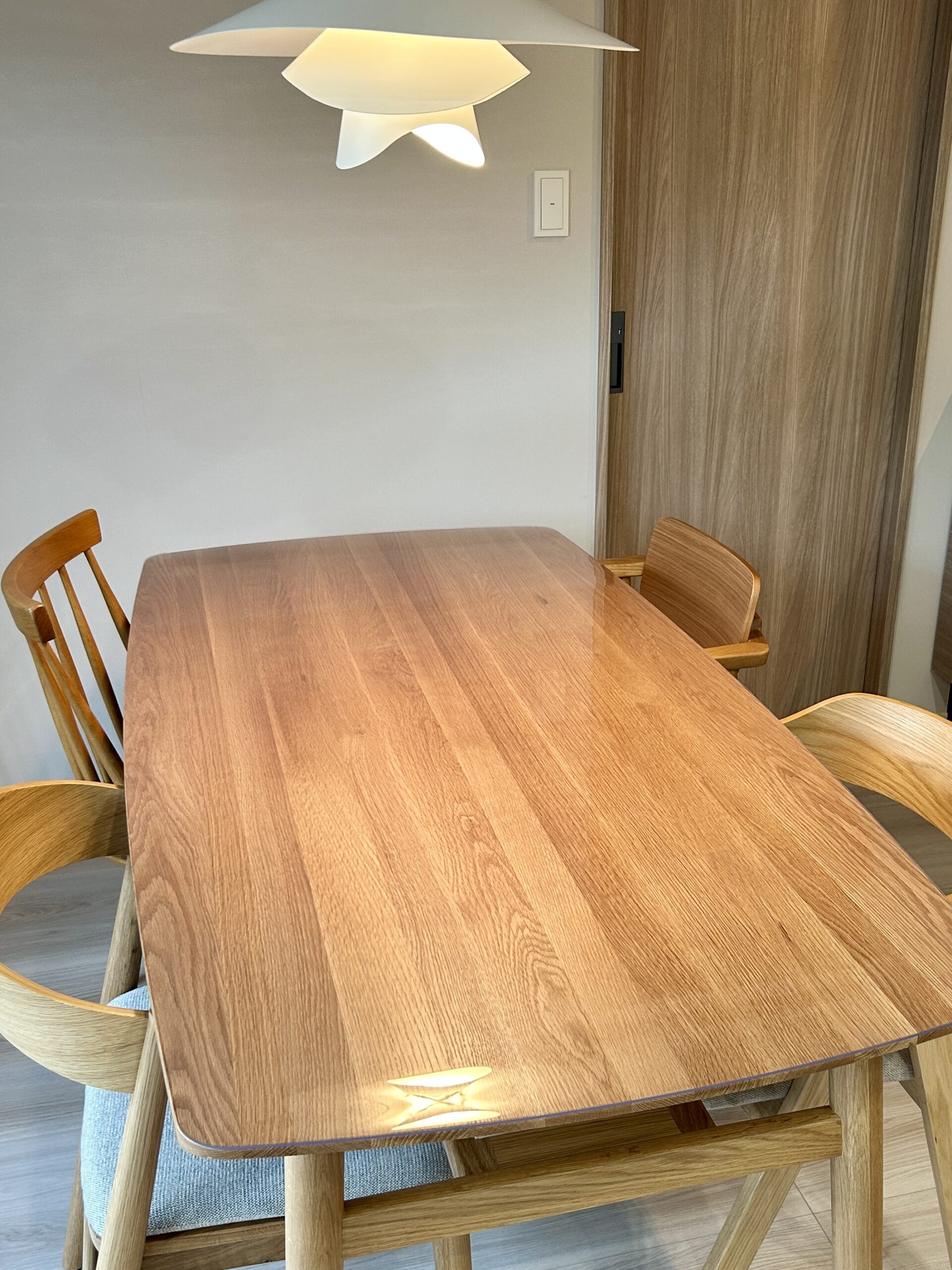 無垢材の魅力をそのまま！」ウニコのSOLK用保護マット | 透明テーブル