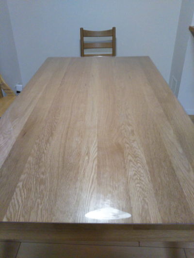 woodoneのスイージーのテーブルに透明マットを敷きました。 – テーブル 