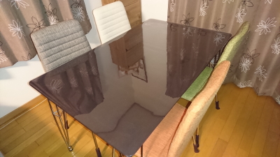 ニトリのテーブルに透明マット